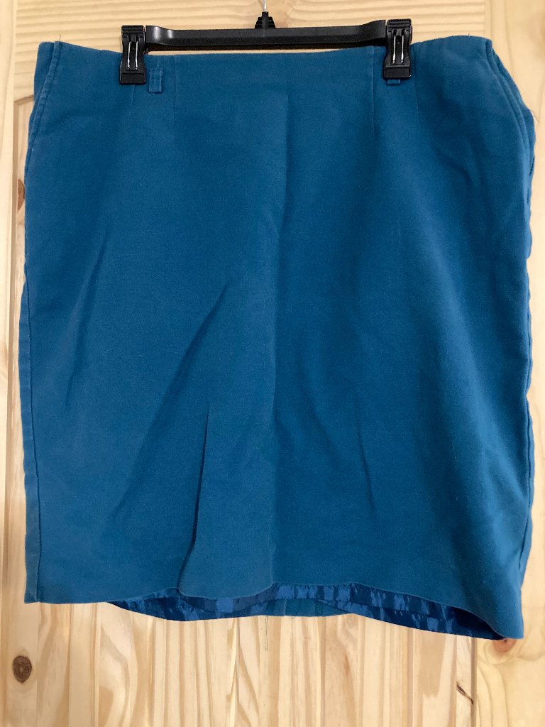 Van Heusen Brand Lined Skirt Size 18 Van Heusen Brand Lined Skirt Size 18